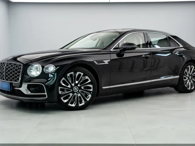Bentley Flying Spur — Фото автомобиля 2