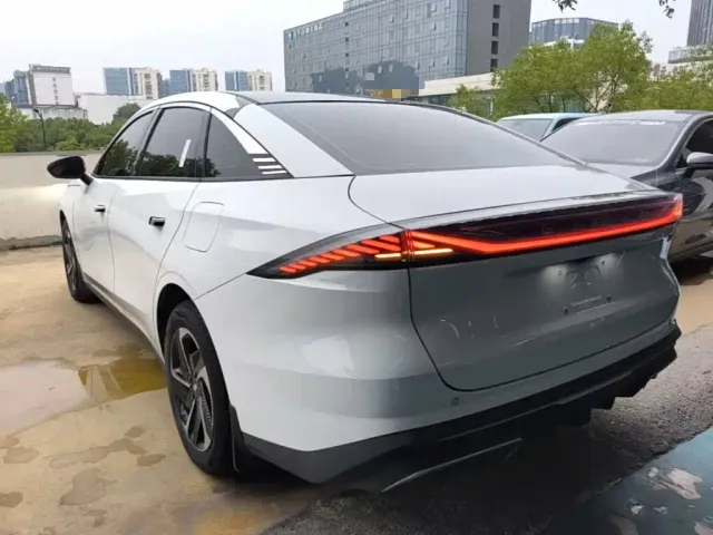 Geely Galaxy L6 — Фото автомобиля 4