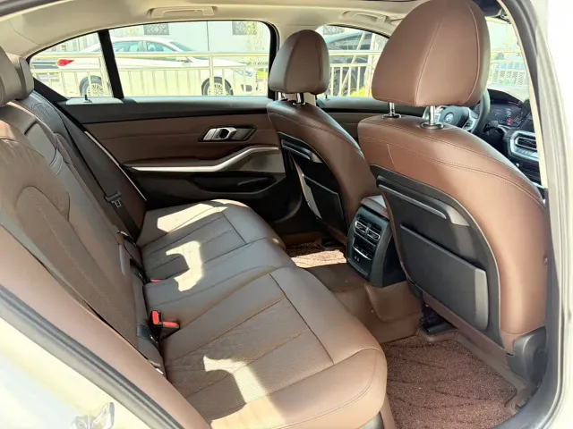 BMW 3 Series — Фото автомобиля 10