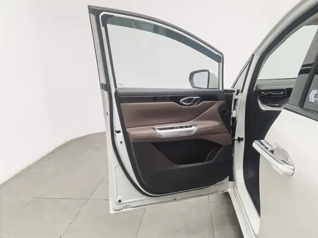 GAC Trumpchi E8 — Фото автомобиля 8