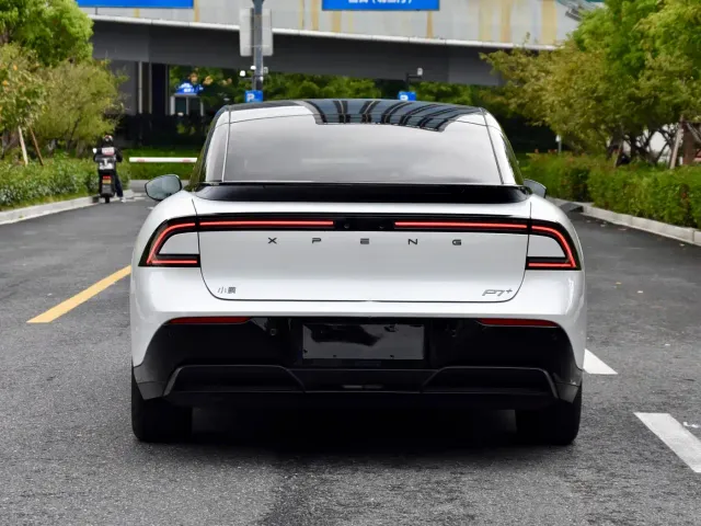 Xpeng P7+ — Фото автомобиля 5