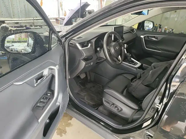 Toyota RAV4 — Фото автомобиля 15