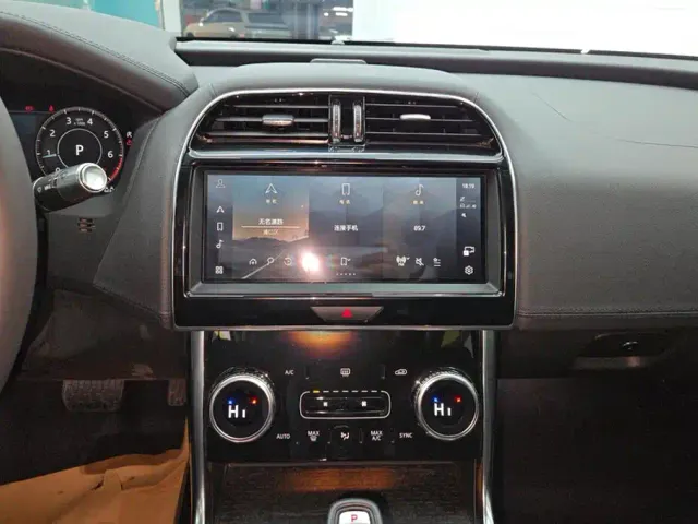 Jaguar XEL — Фото автомобиля 13
