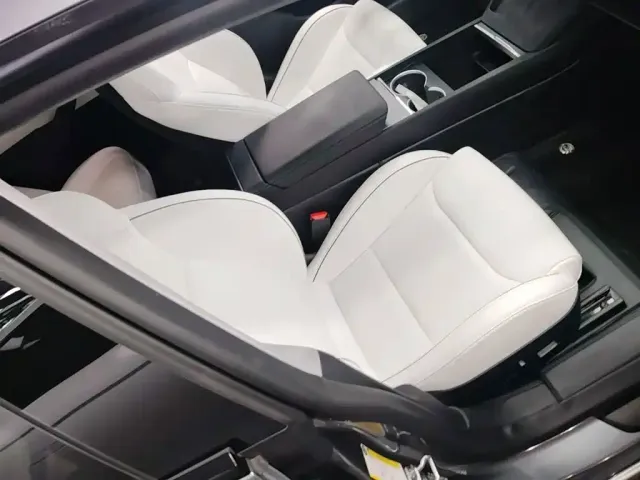 Tesla Model 3 — Фото автомобиля 24