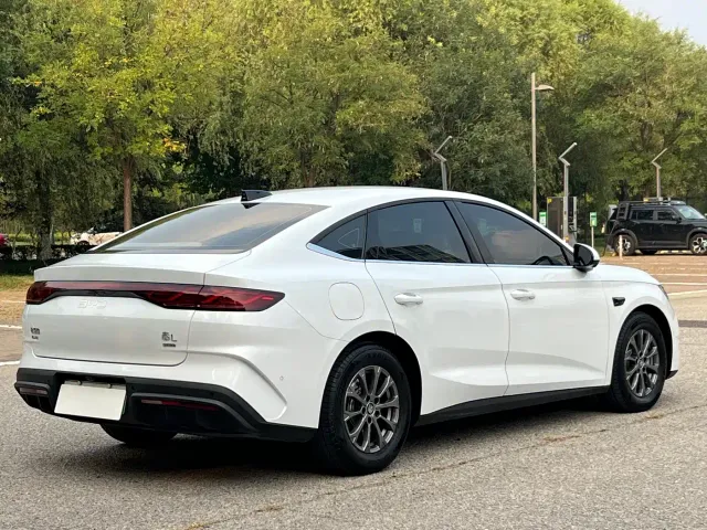 BYD Qin L — Фото автомобиля 7