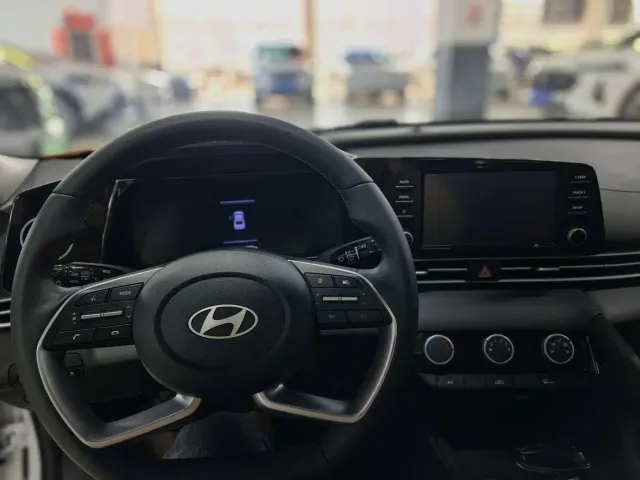 Hyundai Elantra — Фото автомобиля 9