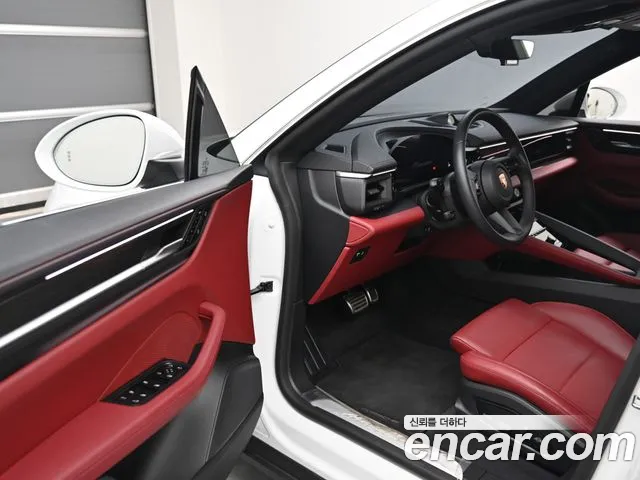 Porsche Macan Electric — Фото автомобиля 11