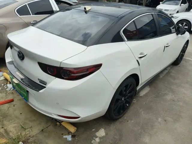 Mazda Axela — Фото автомобиля 6