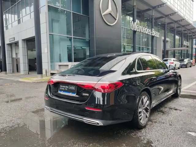Mercedes-Benz E-Class — Фото автомобиля 3