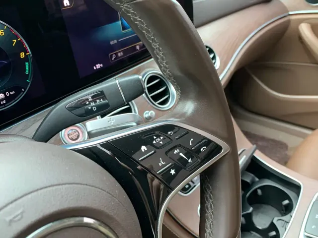 Mercedes-Benz E-Class — Фото автомобиля 24