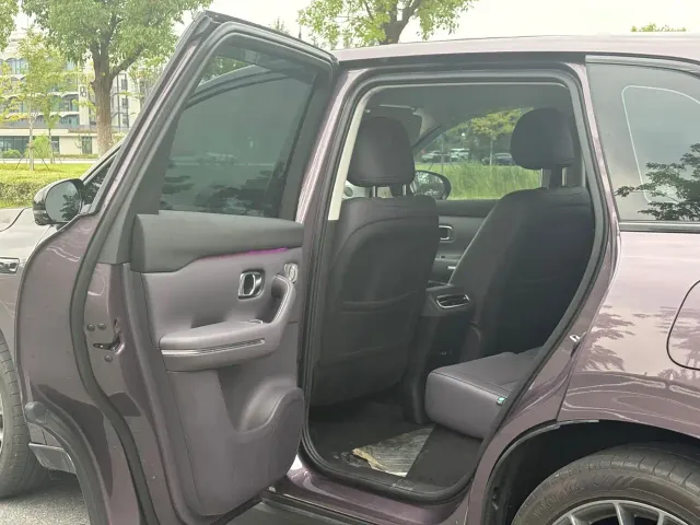 Leapmotor C10 — Фото автомобиля 10