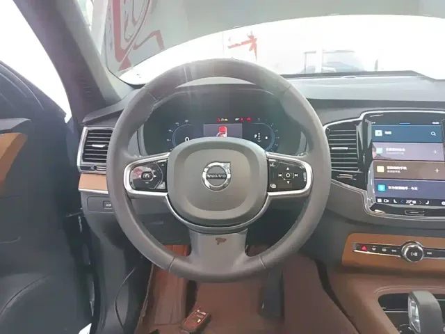 Volvo XC90 — Фото автомобиля 10