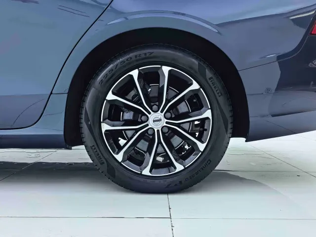 Volvo S60 — Фото автомобиля 26