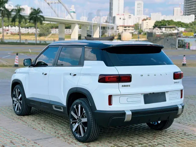 Geely ICON — Фото автомобиля 6