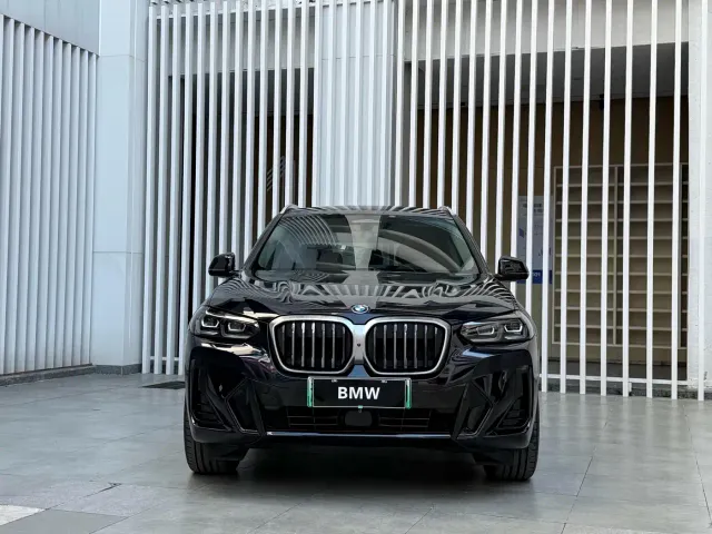 BMW iX3 — Фото автомобиля 2