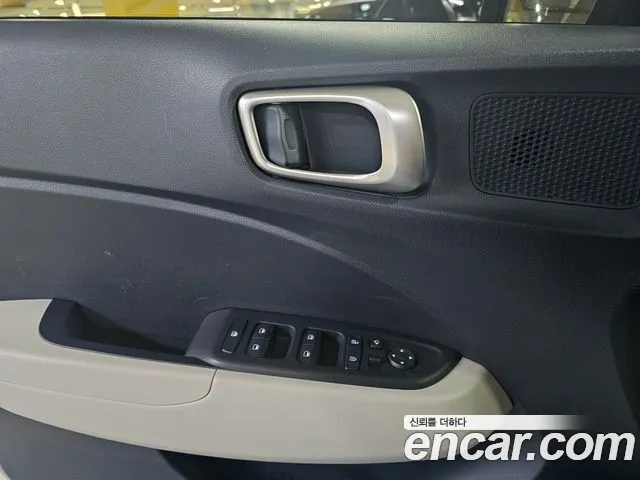 Hyundai Venue — Фото автомобиля 17