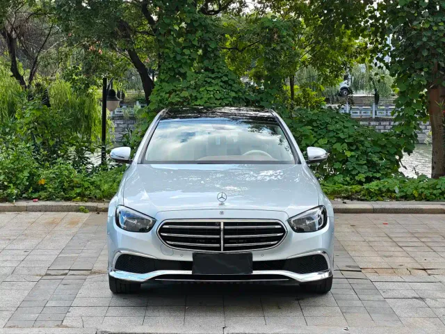Mercedes-Benz E-Class — Фото автомобиля 2
