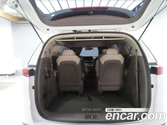 Kia Carnival Generation 4 — Фото автомобиля 19