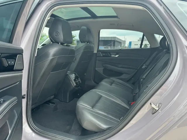 Volkswagen Passat — Фото автомобиля 6