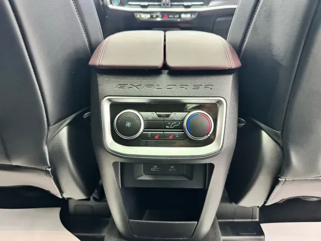 Ford Explorer — Фото автомобиля 20