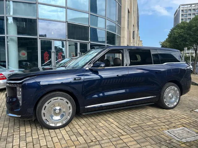 IM Motors LS9 — Фото автомобиля 12