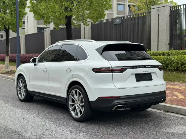 Porsche Cayenne — Фото автомобиля 13