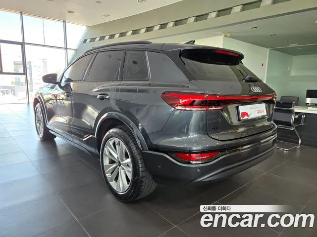 Audi Q6 e-tron — Фото автомобиля 2