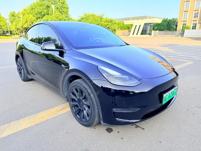 Tesla Model Y — Фото автомобиля 3