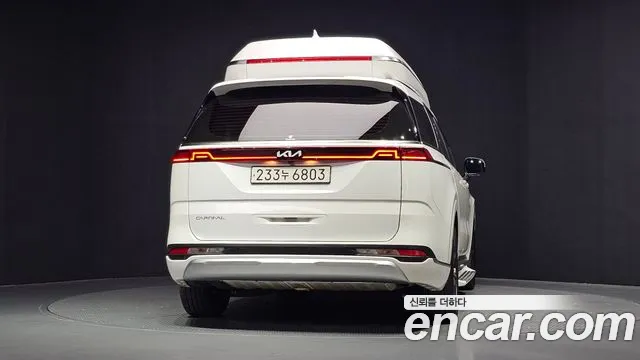 Kia Carnival Generation 4 — Фото автомобиля 4
