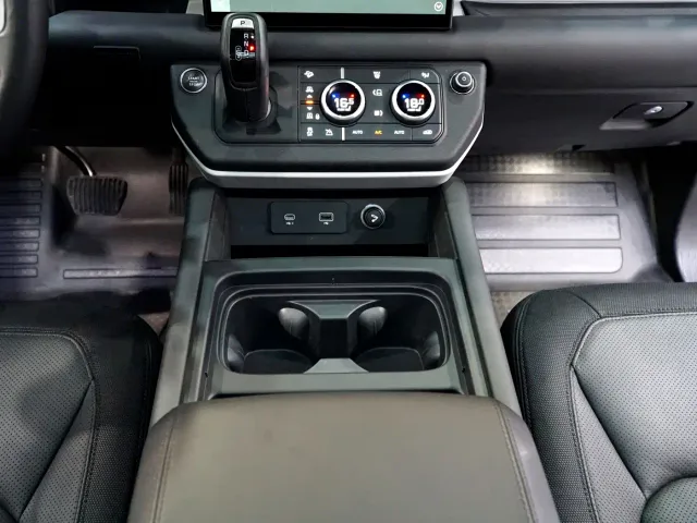 Land Rover Defender — Фото автомобиля 15