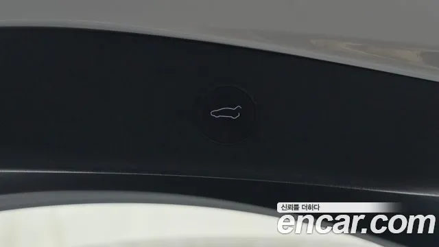 Tesla Model 3 — Фото автомобиля 24