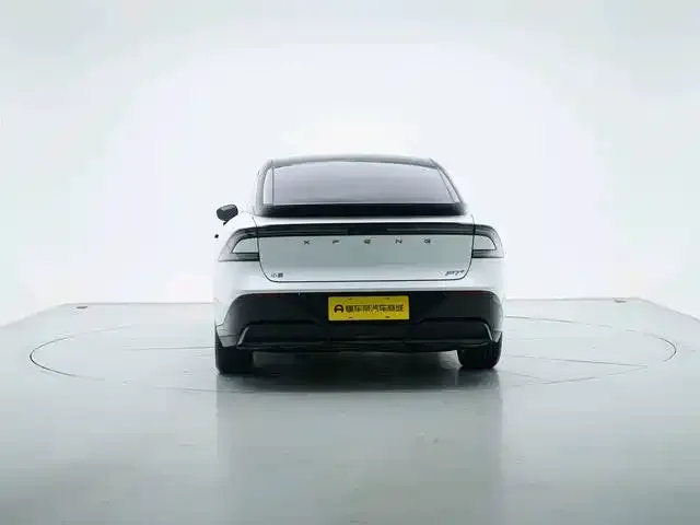 Xpeng P7+ — Фото автомобиля 2