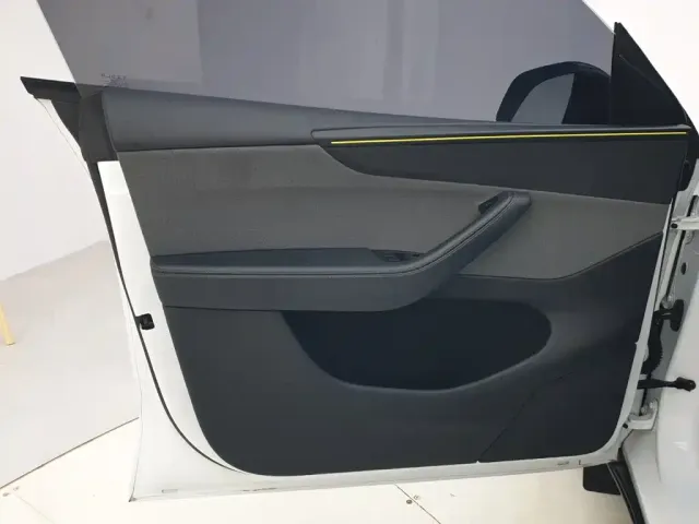 Tesla Model Y — Фото автомобиля 14