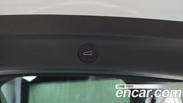 Tesla Model Y — Фото автомобиля 30