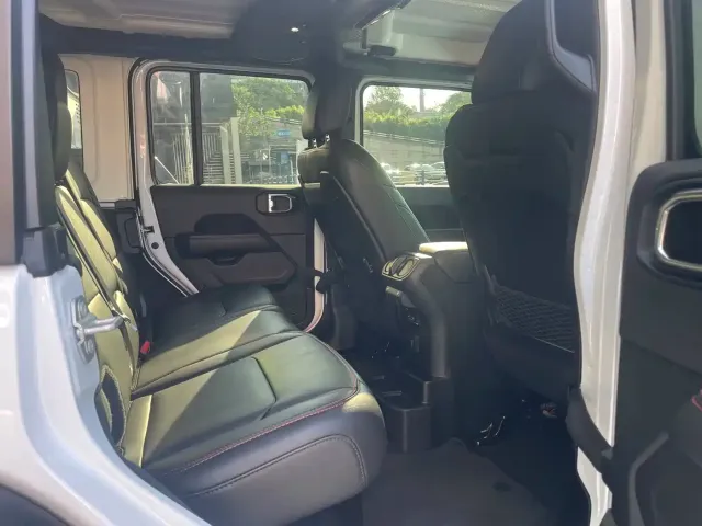 Jeep Wrangler — Фото автомобиля 9