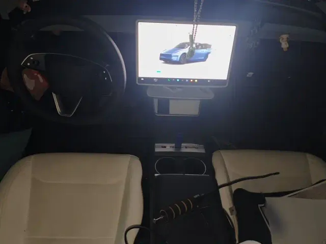 Tesla Model Y — Фото автомобиля 12