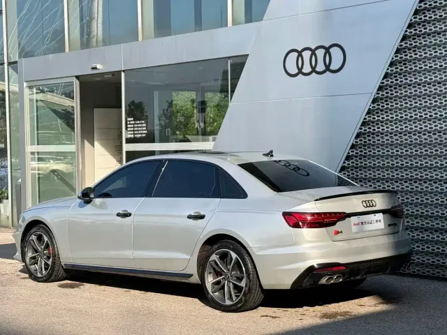 Audi A4L — Фото автомобиля 5