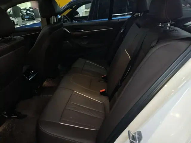 BMW 5 Series — Фото автомобиля 16