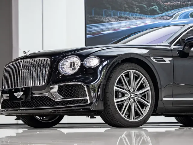 Bentley Flying Spur — Фото автомобиля 5