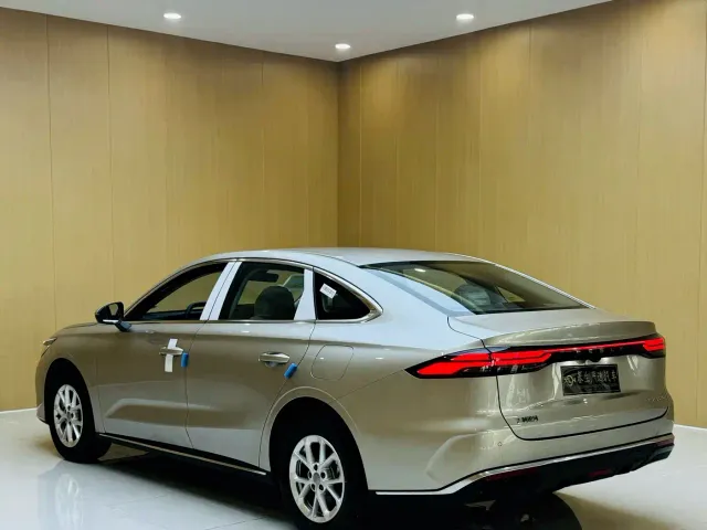 Geely Galaxy Stellar 6 — Фото автомобиля 10