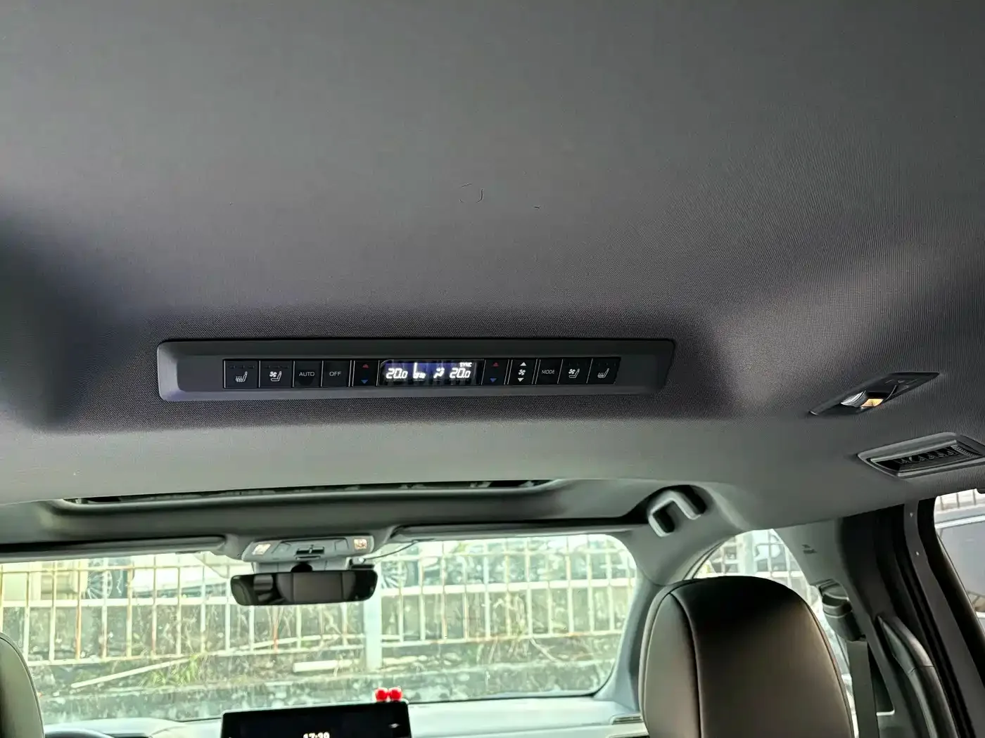 Toyota Toyota Sienna 2024 2.5L Hybrid 4WD Premium Edition — Фото автомобиля 20