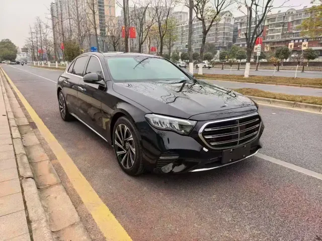Mercedes-Benz E-Class — Фото автомобиля 3