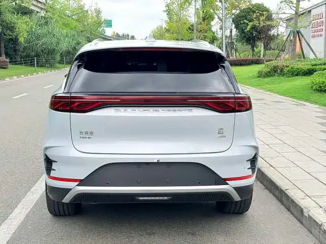 BYD Tang — Фото автомобиля 10