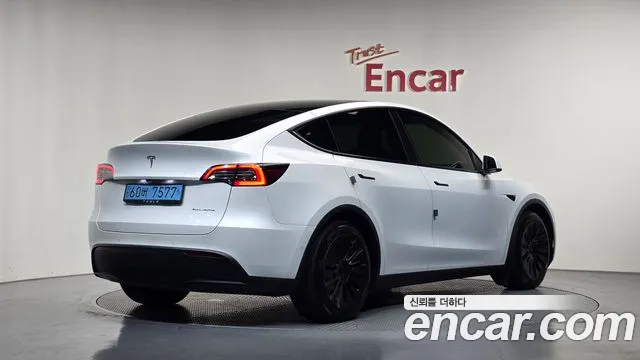 Tesla Model Y — Фото автомобиля 2