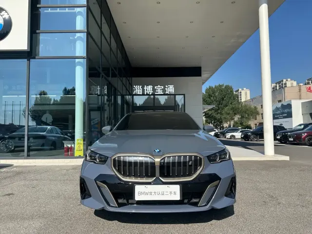 BMW i5 — Фото автомобиля 2