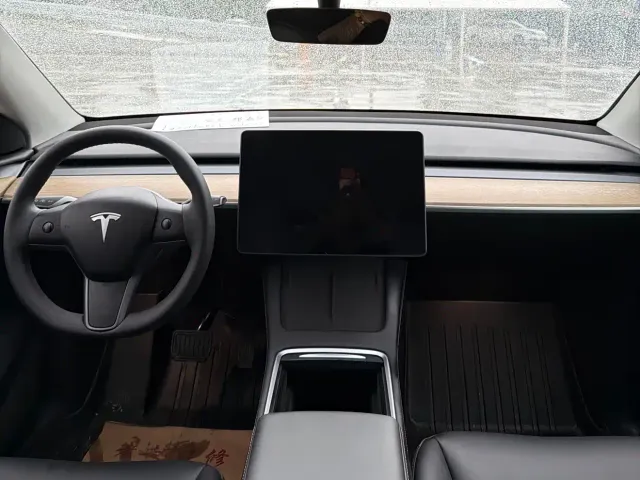 Tesla Model Y — Фото автомобиля 7