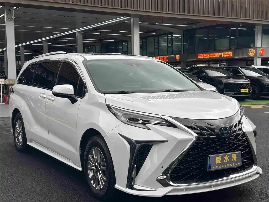 Toyota Toyota Sienna 2021 2.5L Hybrid Comfort Edition — Фото автомобиля 2