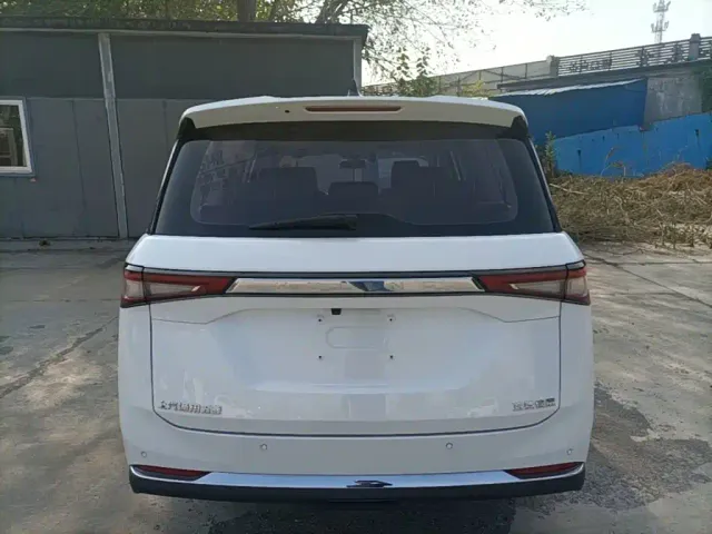 Wuling Jiachen — Фото автомобиля 5