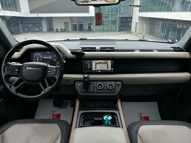 Land Rover Defender — Фото автомобиля 4