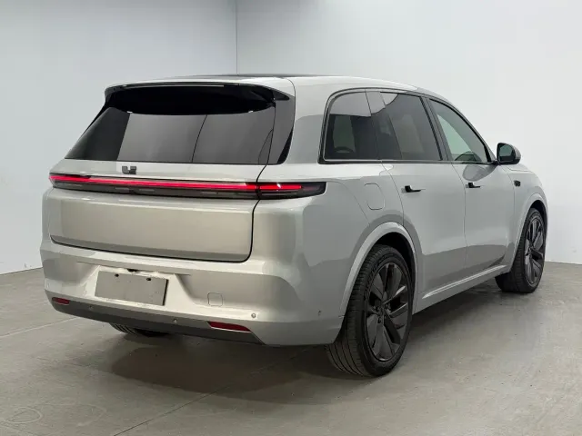 Li Auto L8 — Фото автомобиля 4